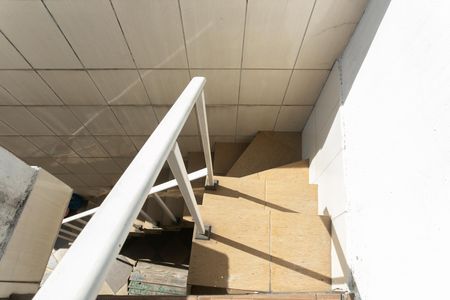 Casa para alugar com 170m², 2 quartos e 2 vagas Casa para alugar com 170m², 2 quartos e 2 vagasEscada