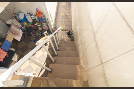 Casa para alugar com 170m², 2 quartos e 2 vagas Casa para alugar com 170m², 2 quartos e 2 vagasEscada