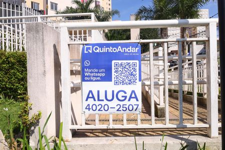 Apartamento para alugar com 32m², 2 quartos e sem vagaPlaca instalada na grade da fachada do condomínio - Código da placa: FEWQ-1360