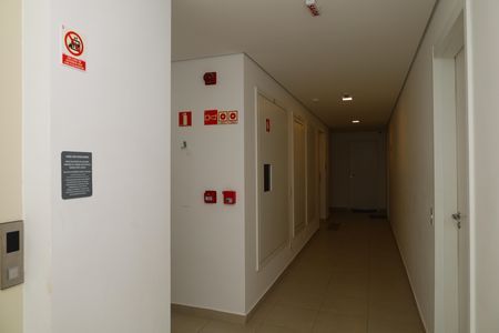 Apartamento para alugar com 32m², 2 quartos e sem vagaÁrea comum - Saguão do andar