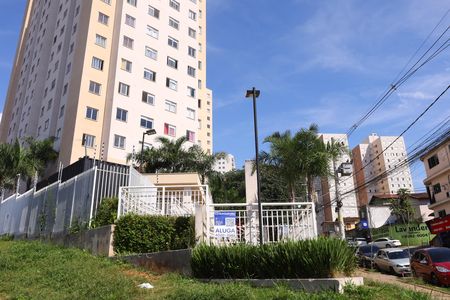 Apartamento para alugar com 32m², 2 quartos e sem vagaPlaca instalada na grade da fachada do condomínio - Código da placa: FEWQ-1360