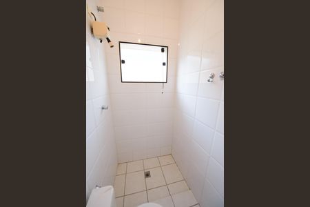 Casa de condomínio para alugar com 363m², 5 quartos e 6 vagasBanheiro de serviço