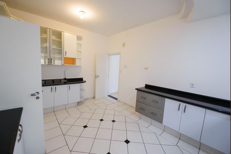 Casa de condomínio para alugar com 363m², 5 quartos e 6 vagasCozinha