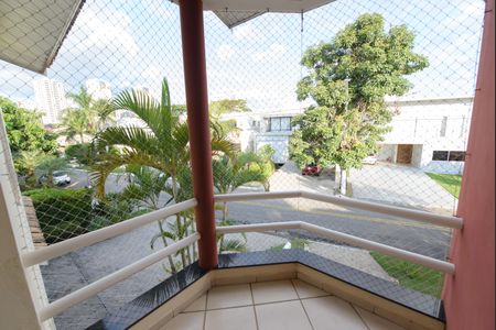 Casa de condomínio para alugar com 363m², 5 quartos e 6 vagasVaranda do Quarto 1