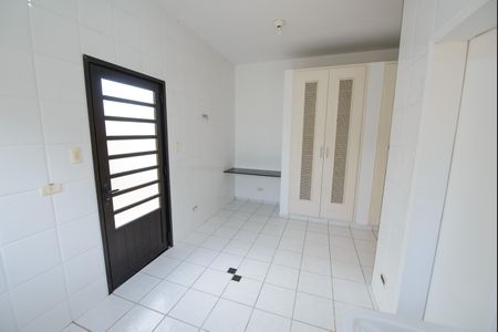 Casa de condomínio para alugar com 363m², 5 quartos e 6 vagasÁrea de Serviço