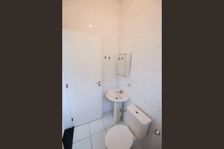 Casa de condomínio para alugar com 363m², 5 quartos e 6 vagasBanheiro de serviço