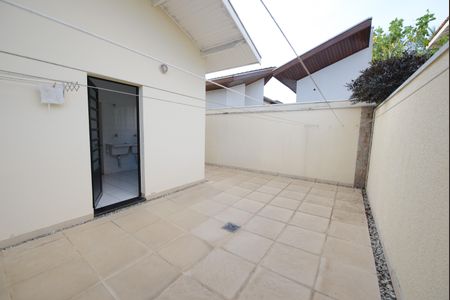 Casa de condomínio para alugar com 363m², 5 quartos e 6 vagasQuintal