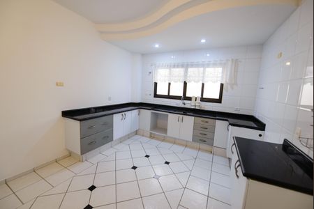 Casa de condomínio para alugar com 363m², 5 quartos e 6 vagasCozinha