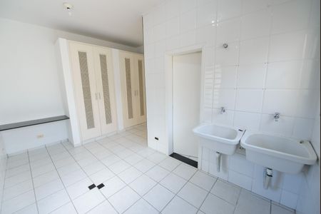 Casa de condomínio para alugar com 363m², 5 quartos e 6 vagasÁrea de Serviço