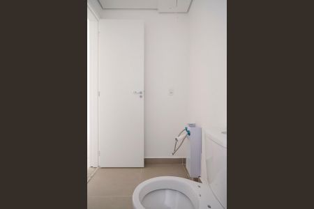 Apartamento à venda com 69m², 2 quartos e 2 vagasBanheiro da suíte