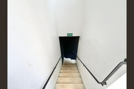 Casa para alugar com 534m², 4 quartos e 12 vagas Casa para alugar com 534m², 4 quartos e 12 vagasEscada