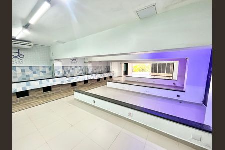 Casa para alugar com 534m², 4 quartos e 12 vagas Casa para alugar com 534m², 4 quartos e 12 vagasGaragem