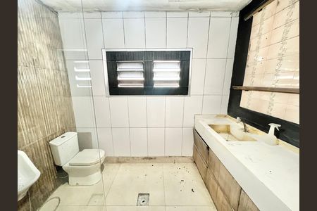 Casa para alugar com 534m², 4 quartos e 12 vagas Casa para alugar com 534m², 4 quartos e 12 vagasBanheiro da Suíte 1