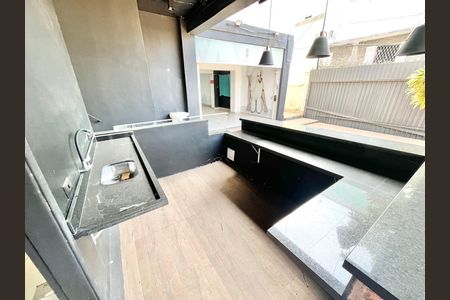 Casa para alugar com 534m², 4 quartos e 12 vagas Casa para alugar com 534m², 4 quartos e 12 vagasQuintal