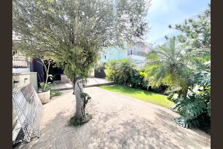 Casa para alugar com 534m², 4 quartos e 12 vagas Casa para alugar com 534m², 4 quartos e 12 vagasQuintal