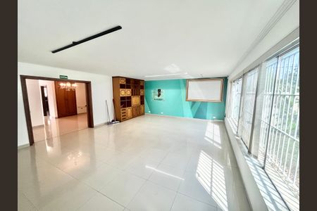 Casa para alugar com 534m², 4 quartos e 12 vagas Casa para alugar com 534m², 4 quartos e 12 vagasSala