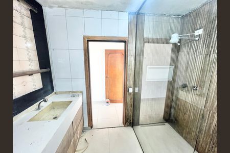 Casa para alugar com 534m², 4 quartos e 12 vagas Casa para alugar com 534m², 4 quartos e 12 vagasBanheiro da Suíte 1