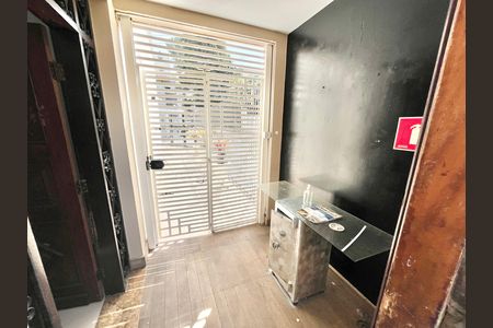 Casa para alugar com 534m², 4 quartos e 12 vagas Casa para alugar com 534m², 4 quartos e 12 vagasEntrada
