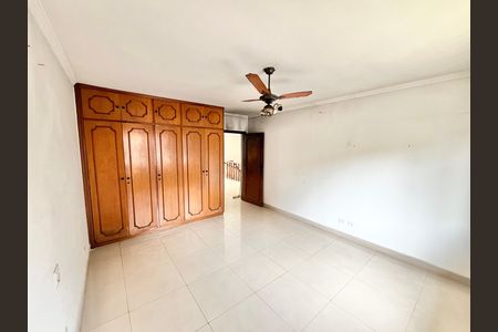 Casa para alugar com 534m², 4 quartos e 12 vagas Casa para alugar com 534m², 4 quartos e 12 vagasQuarto 4