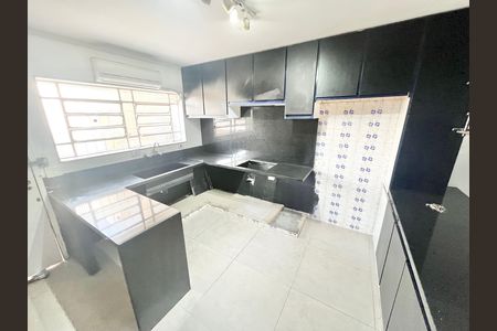 Casa para alugar com 534m², 4 quartos e 12 vagas Casa para alugar com 534m², 4 quartos e 12 vagasCozinha
