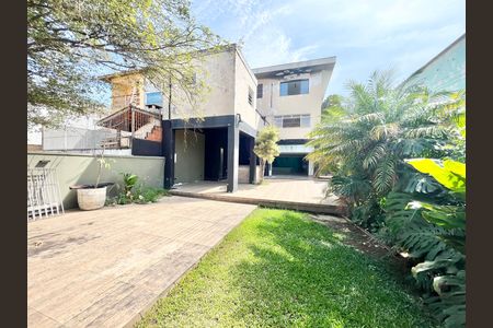 Casa para alugar com 534m², 4 quartos e 12 vagas Casa para alugar com 534m², 4 quartos e 12 vagasQuintal