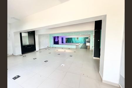 Casa para alugar com 534m², 4 quartos e 12 vagas Casa para alugar com 534m², 4 quartos e 12 vagasGaragem