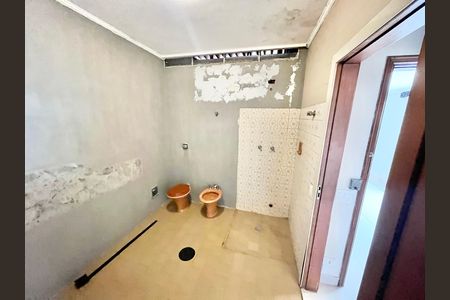 Casa para alugar com 534m², 4 quartos e 12 vagas Casa para alugar com 534m², 4 quartos e 12 vagasBanheiro da Suíte 2