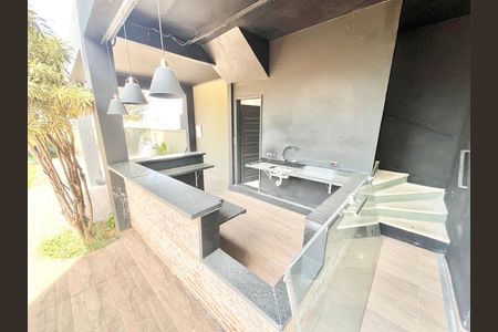 Casa para alugar com 534m², 4 quartos e 12 vagas Casa para alugar com 534m², 4 quartos e 12 vagasQuintal