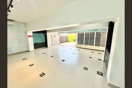 Casa para alugar com 534m², 4 quartos e 12 vagas Casa para alugar com 534m², 4 quartos e 12 vagasGaragem