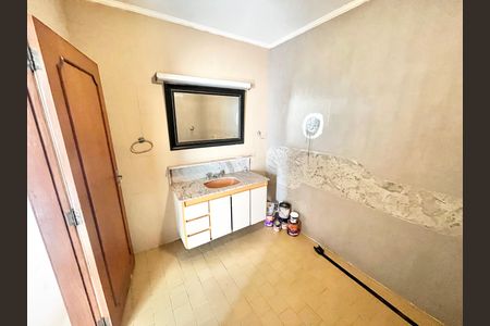 Casa para alugar com 534m², 4 quartos e 12 vagas Casa para alugar com 534m², 4 quartos e 12 vagasBanheiro da Suíte 2