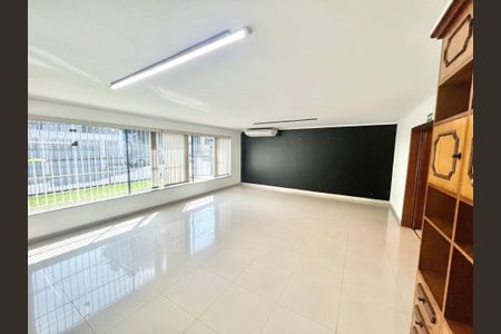 Casa para alugar com 534m², 4 quartos e 12 vagas Casa para alugar com 534m², 4 quartos e 12 vagasSala