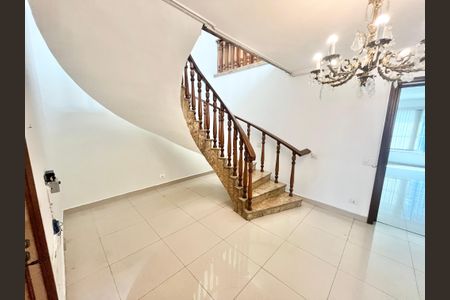 Casa para alugar com 534m², 4 quartos e 12 vagas Casa para alugar com 534m², 4 quartos e 12 vagasCopa