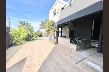 Casa para alugar com 534m², 4 quartos e 12 vagas Casa para alugar com 534m², 4 quartos e 12 vagasQuintal