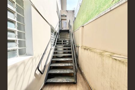Casa para alugar com 534m², 4 quartos e 12 vagas Casa para alugar com 534m², 4 quartos e 12 vagasEscada