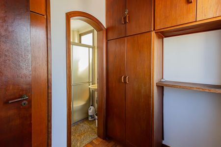 Apartamento à venda com 161m², 2 quartos e 3 vagas Apartamento à venda com 161m², 2 quartos e 3 vagasQuarto de Serviço