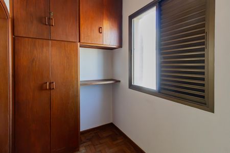 Apartamento à venda com 161m², 2 quartos e 3 vagas Apartamento à venda com 161m², 2 quartos e 3 vagasQuarto de Serviço
