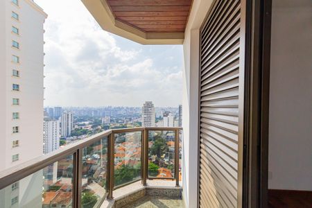 Apartamento à venda com 161m², 2 quartos e 3 vagas Apartamento à venda com 161m², 2 quartos e 3 vagasVaranda da Suíte