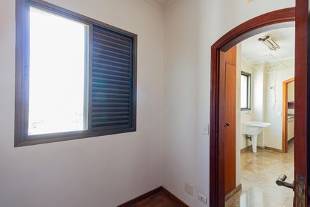 Apartamento à venda com 161m², 2 quartos e 3 vagas Apartamento à venda com 161m², 2 quartos e 3 vagasQuarto de Serviço