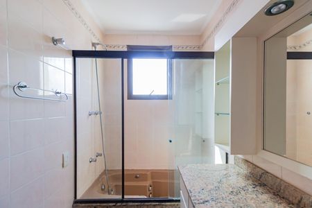Apartamento à venda com 161m², 2 quartos e 3 vagas Apartamento à venda com 161m², 2 quartos e 3 vagasBanheiro da Suíte