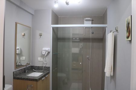 Banheiro de kitnet/studio à venda com 1 quarto, 27m² em Água Branca, São Paulo