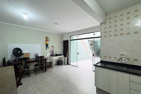 Casa à venda com 276m², 3 quartos e 2 vagas Casa à venda com 276m², 3 quartos e 2 vagasSalão