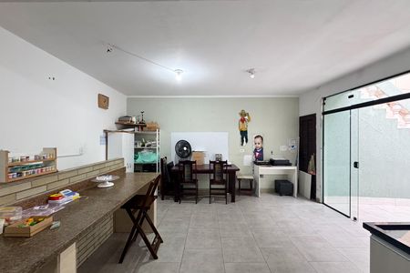 Casa à venda com 276m², 3 quartos e 2 vagas Casa à venda com 276m², 3 quartos e 2 vagasSalão