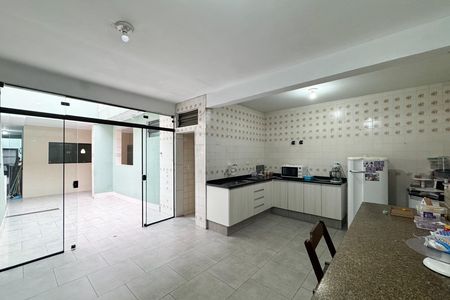 Casa à venda com 276m², 3 quartos e 2 vagas Casa à venda com 276m², 3 quartos e 2 vagasSalão