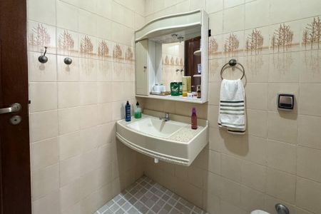Casa à venda com 276m², 3 quartos e 2 vagas Casa à venda com 276m², 3 quartos e 2 vagasBanheiro Social