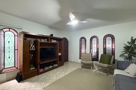 Casa à venda com 276m², 3 quartos e 2 vagas Casa à venda com 276m², 3 quartos e 2 vagasSala