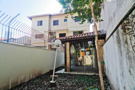 Casa à venda com 212m², 3 quartos e 4 vagas Casa à venda com 212m², 3 quartos e 4 vagasÁrea externa