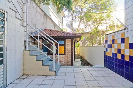 Casa à venda com 212m², 3 quartos e 4 vagas Casa à venda com 212m², 3 quartos e 4 vagasÁrea externa