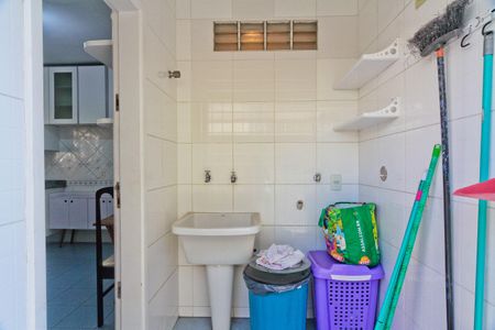Casa à venda com 212m², 3 quartos e 4 vagas Casa à venda com 212m², 3 quartos e 4 vagasÁrea de Serviço