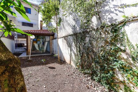Quintal de casa para alugar com 3 quartos, 212m² em Vila Mariza Mazzei, São Paulo