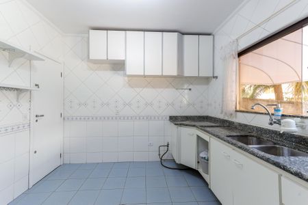 Cozinha de casa para alugar com 3 quartos, 212m² em Vila Mariza Mazzei, São Paulo